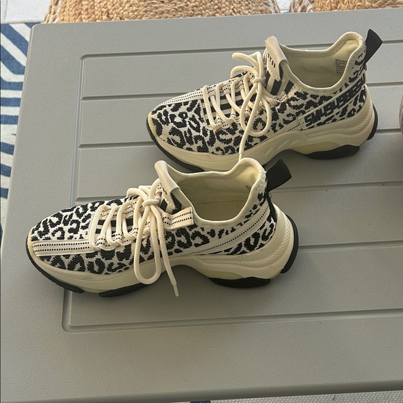 Steve Madden Maxima Leopard Sneakers - Picture 4 of 8